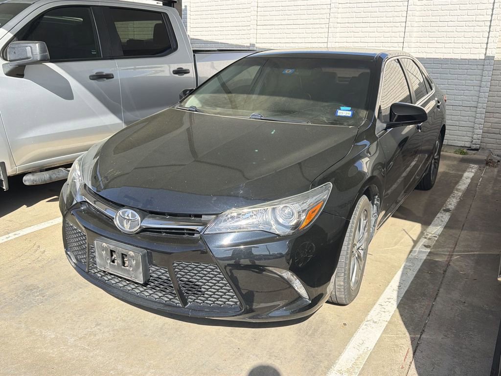 Used 2017 Toyota Camry SE image 1