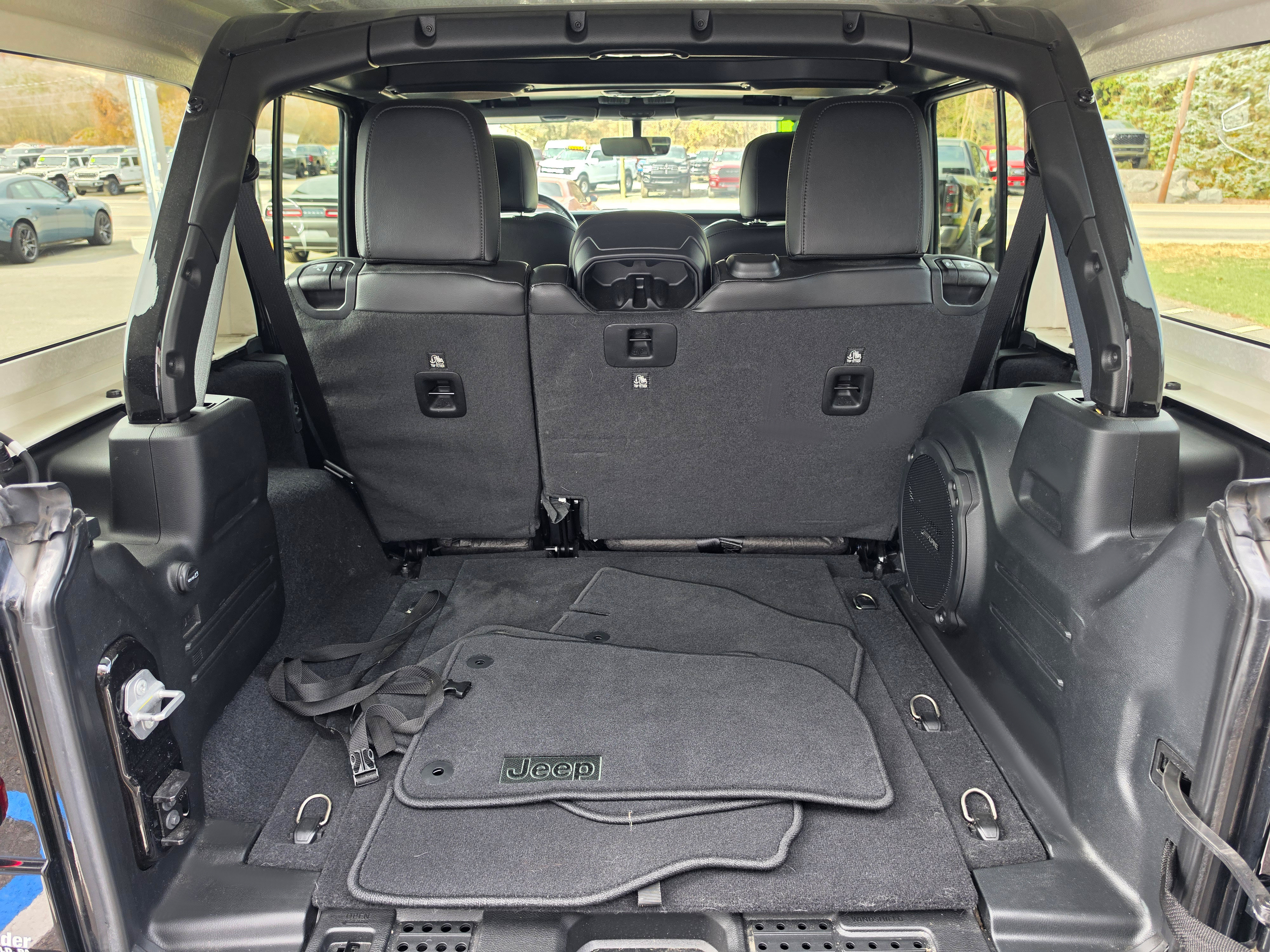 Used 2021 Jeep Wrangler Unlimited Sahara AWD/4WD image 5