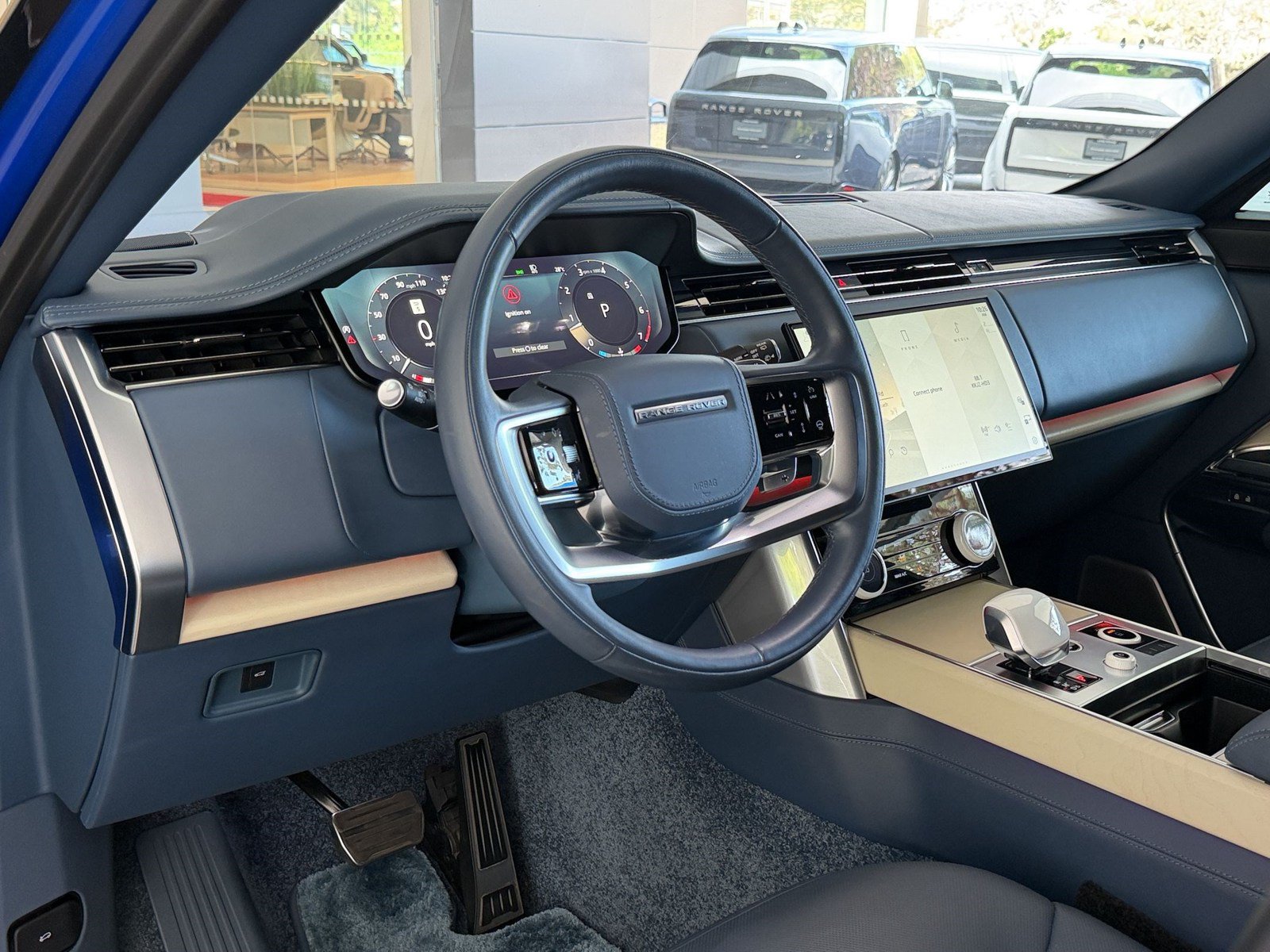Used 2023 Land Rover Range Rover SV AWD/4WD image 4