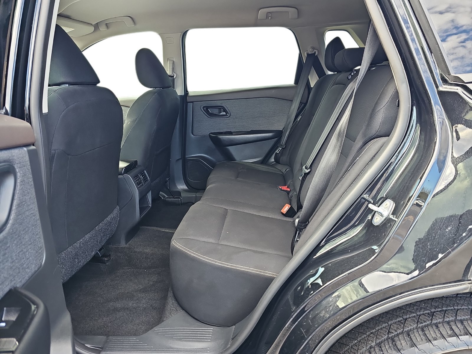 Used 2023 Nissan Rogue S AWD/4WD image 14