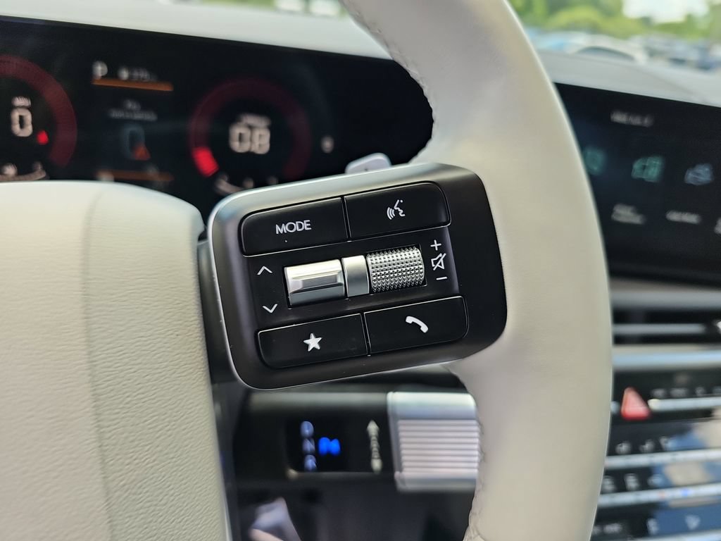 Certified 2025 Hyundai Santa Fe SE FWD image 18