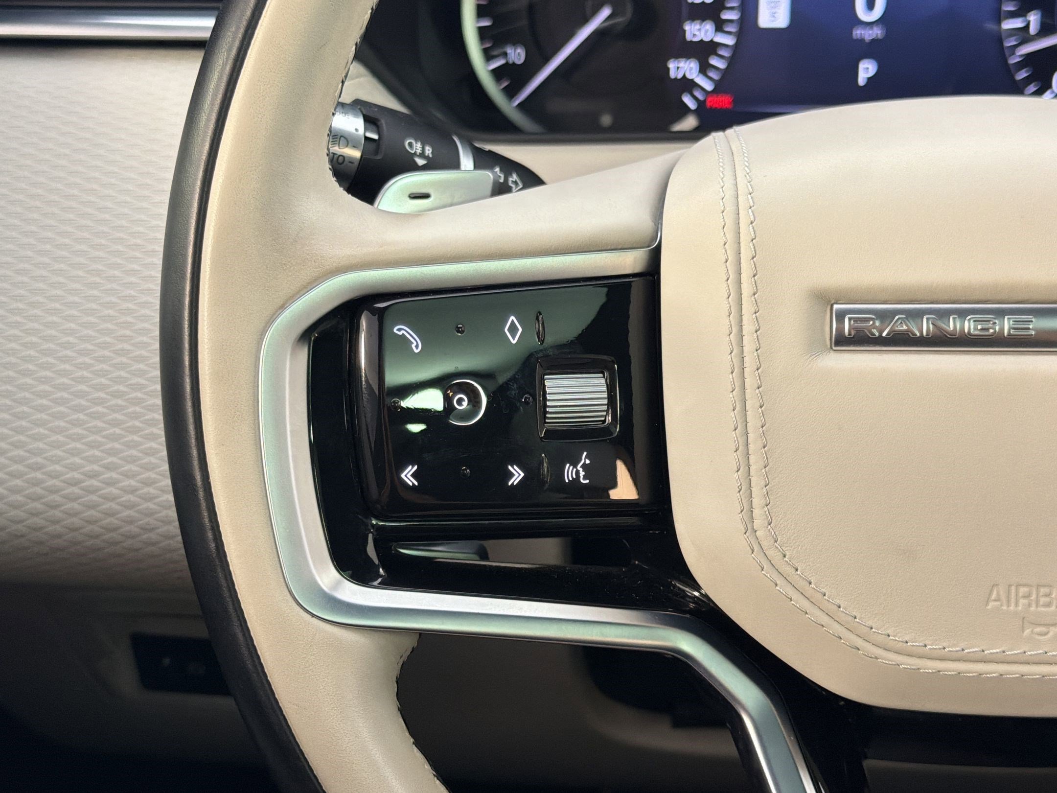 Used 2022 Land Rover Range Rover Velar R-Dynamic S image 17