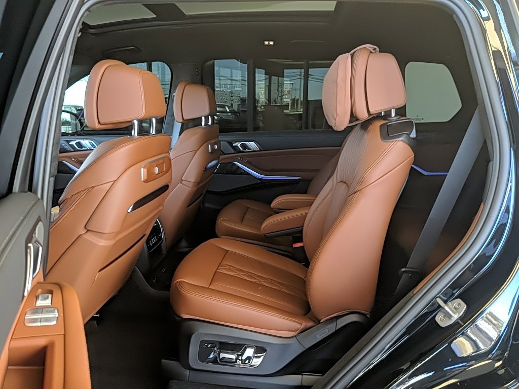 Used 2024 BMW X7 M60i w/ Executive Package image 18