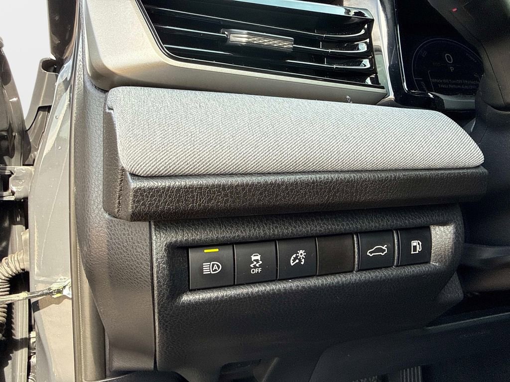 Used 2025 Toyota Camry LE w/ Convenience Package image 29