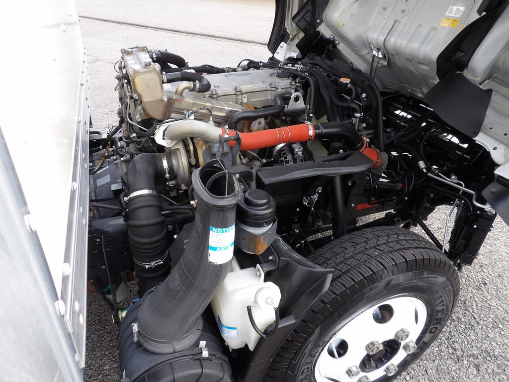 Used 2021 Isuzu NPR RWD image 29