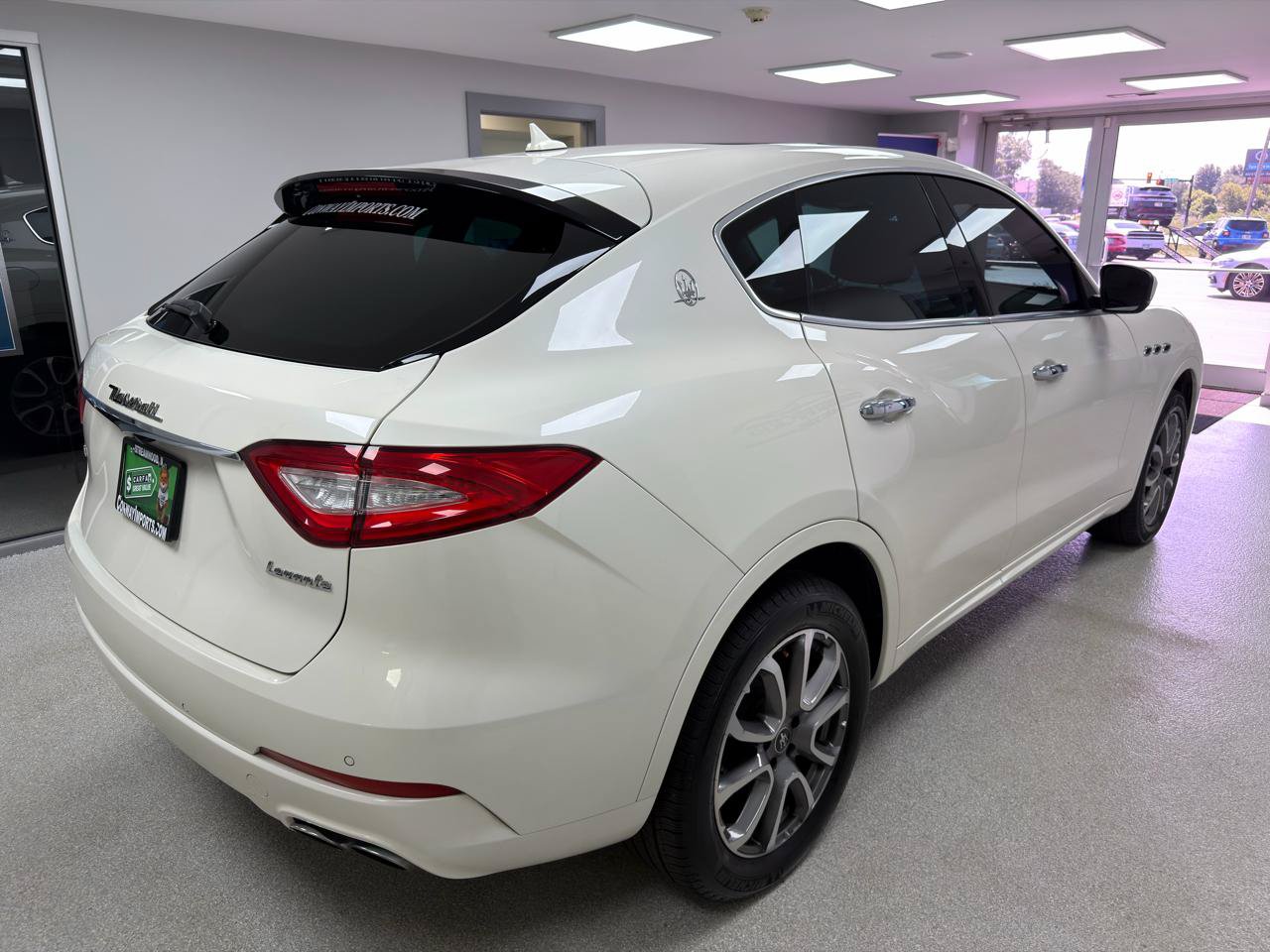 Used 2020 Maserati Levante AWD/4WD image 3