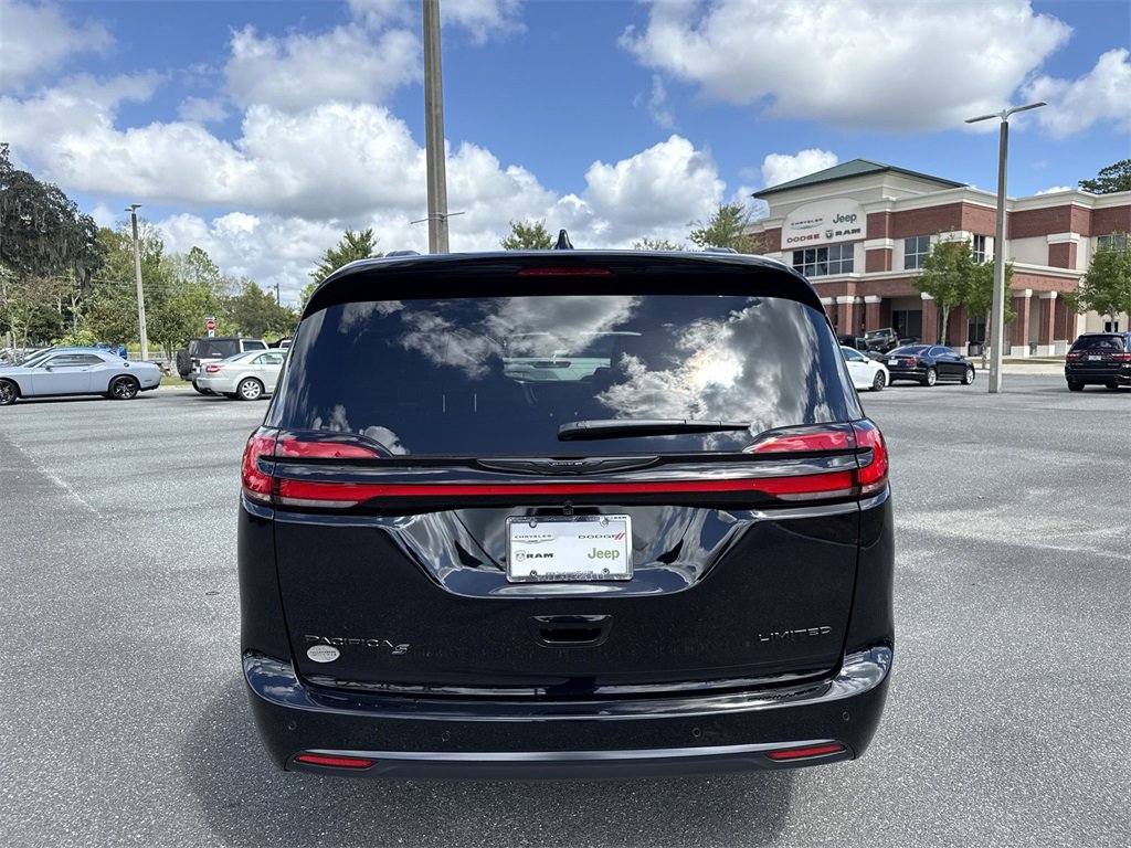 New 2026 Chrysler Pacifica Limited w/ S Appearance Package image 4