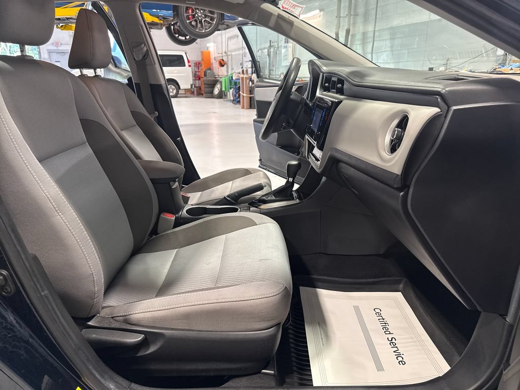 Used 2018 Toyota Corolla LE FWD image 29