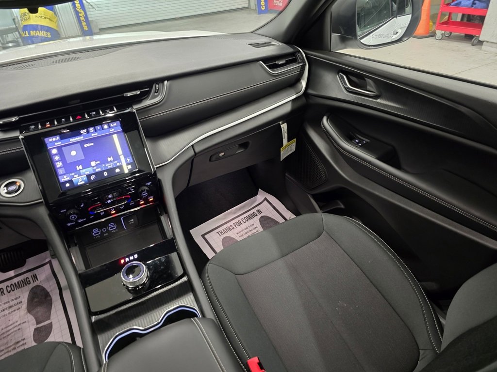 Used 2024 Jeep Grand Cherokee L Laredo w/ Luxury Tech Group I image 36