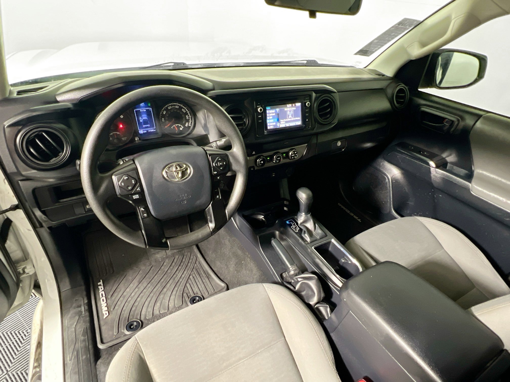 Used 2018 Toyota Tacoma SR image 28