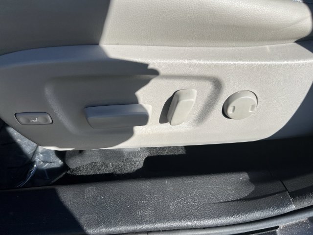 Used 2018 Toyota Highlander Limited AWD/4WD image 10