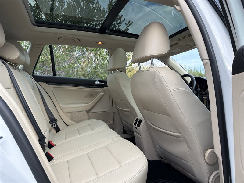 Used 2014 Volkswagen Jetta TDI FWD image 16