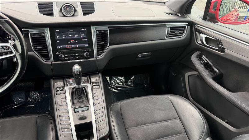 Used 2017 Porsche Macan GTS AWD/4WD image 19