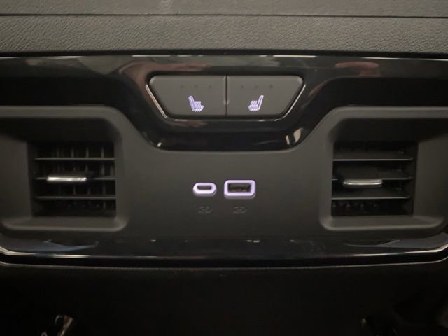 Used 2023 GMC Sierra 1500 AT4 w/ AT4 Preferred Package AWD/4WD image 7