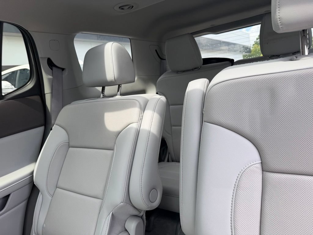 Used 2020 GMC Acadia SLT w/ Trailering Package FWD image 16