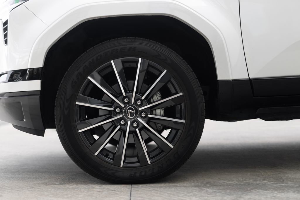 Used 2024 Lexus GX 550 w/ Accessory Package (31) image 5