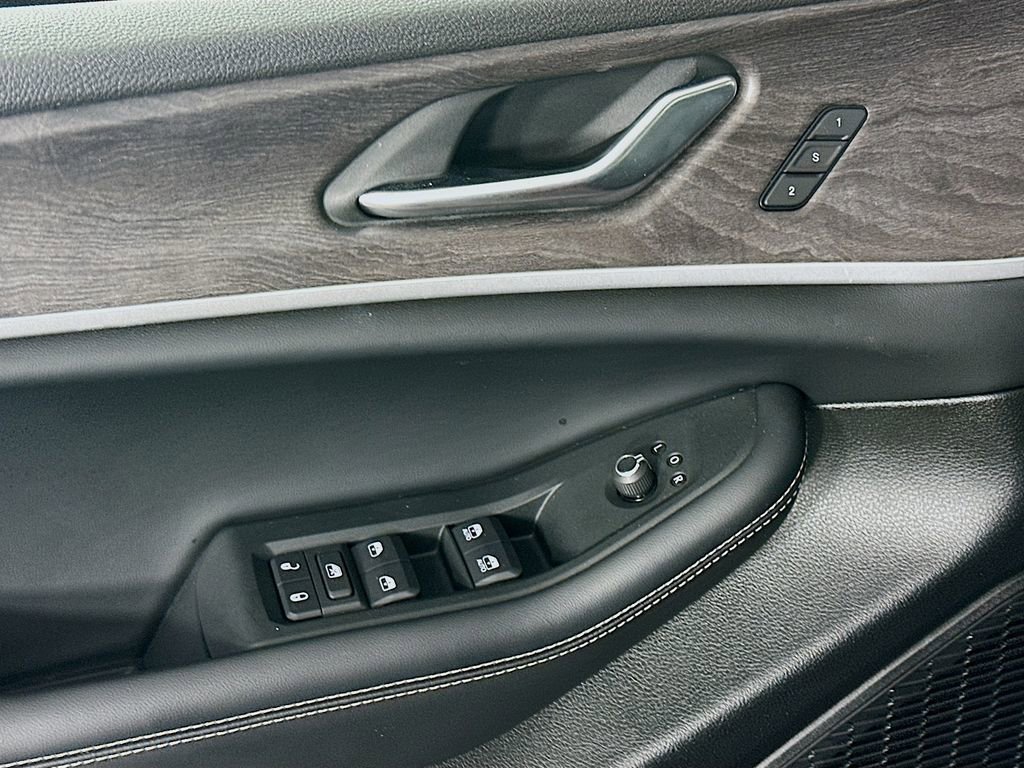 Certified 2025 Jeep Grand Cherokee Limited image 28