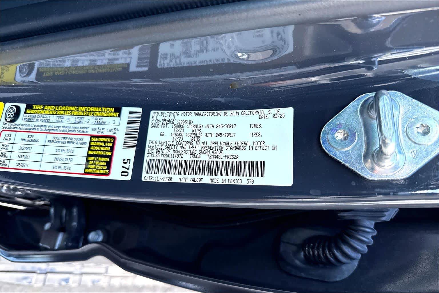 Used 2025 Toyota Tacoma SR5 AWD/4WD image 34