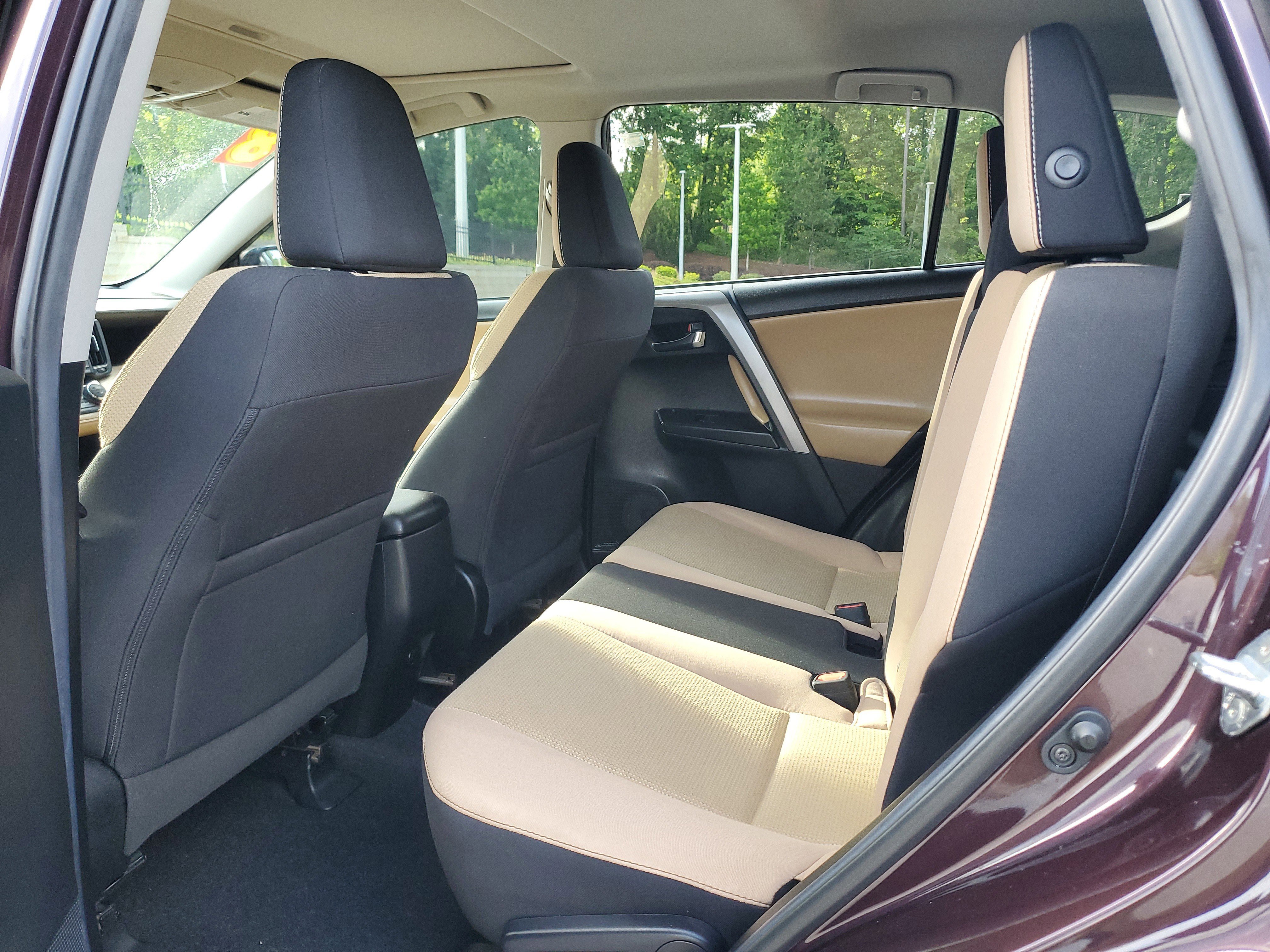 Used 2018 Toyota RAV4 XLE FWD image 12