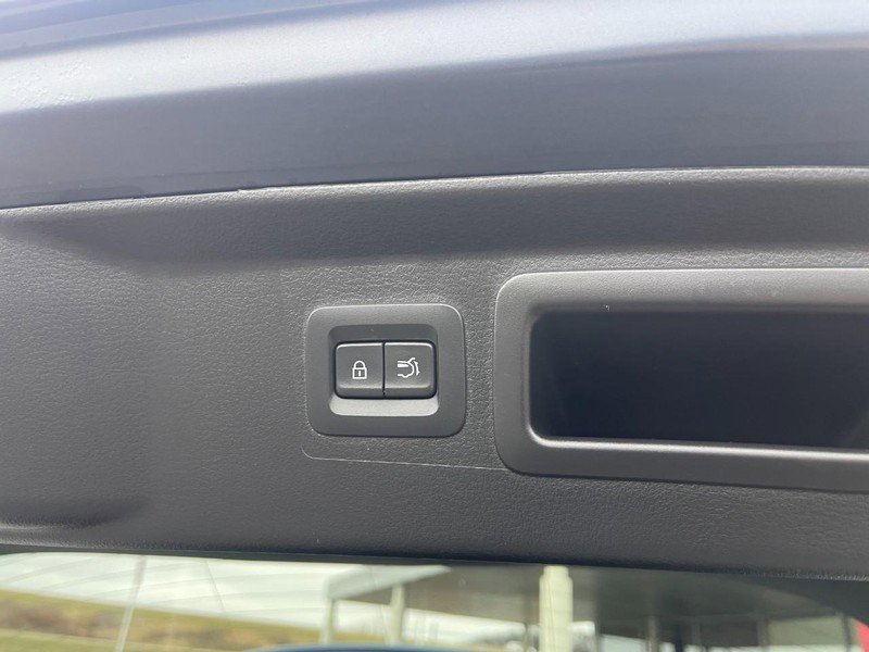 Used 2025 MAZDA CX-50 AWD 2.5 S w/ Premium Package image 17