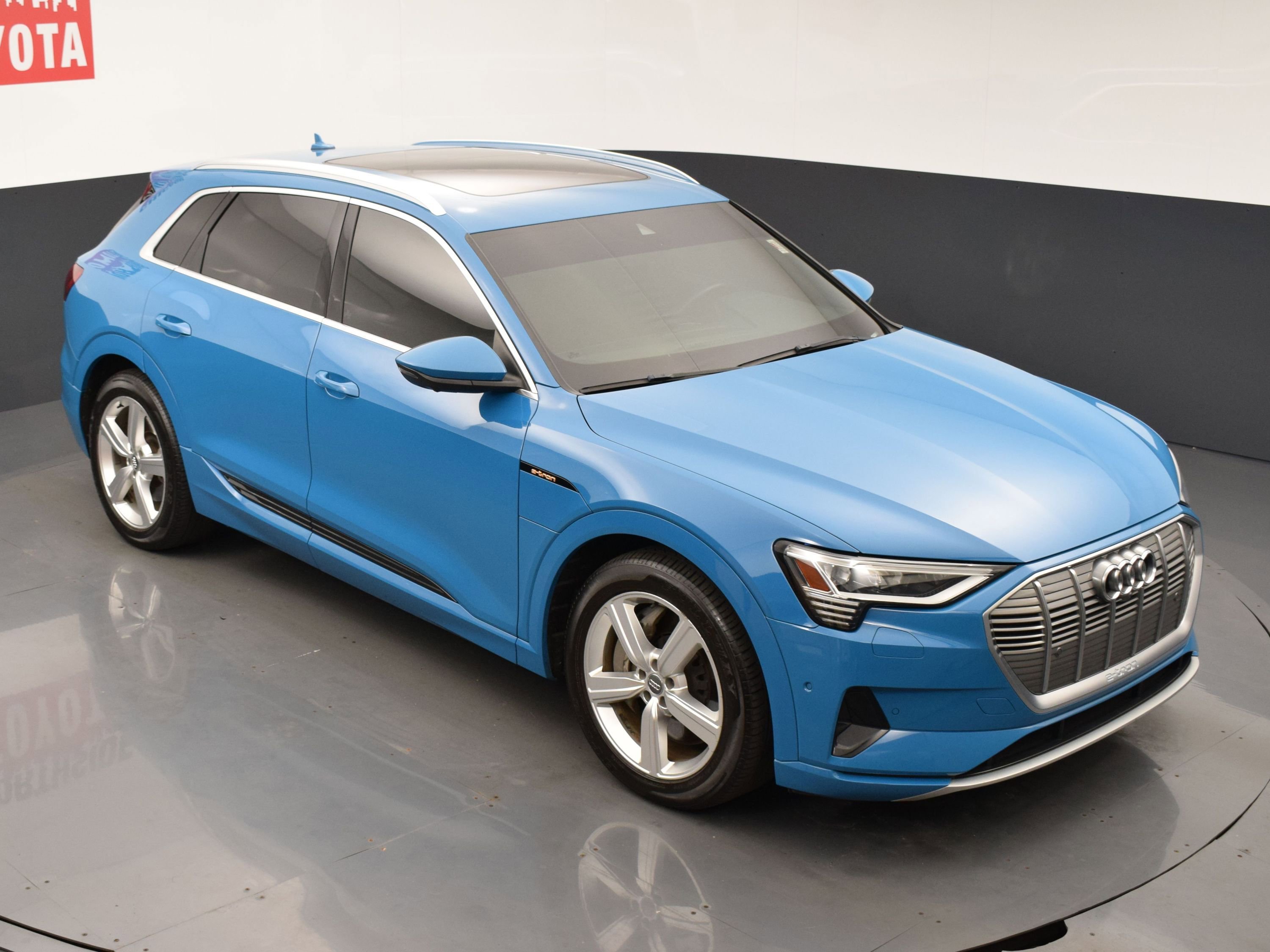 Used 2019 Audi e-tron Premium Plus AWD/4WD image 39