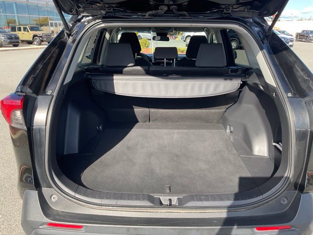 Used 2025 Toyota RAV4 XLE AWD/4WD image 9