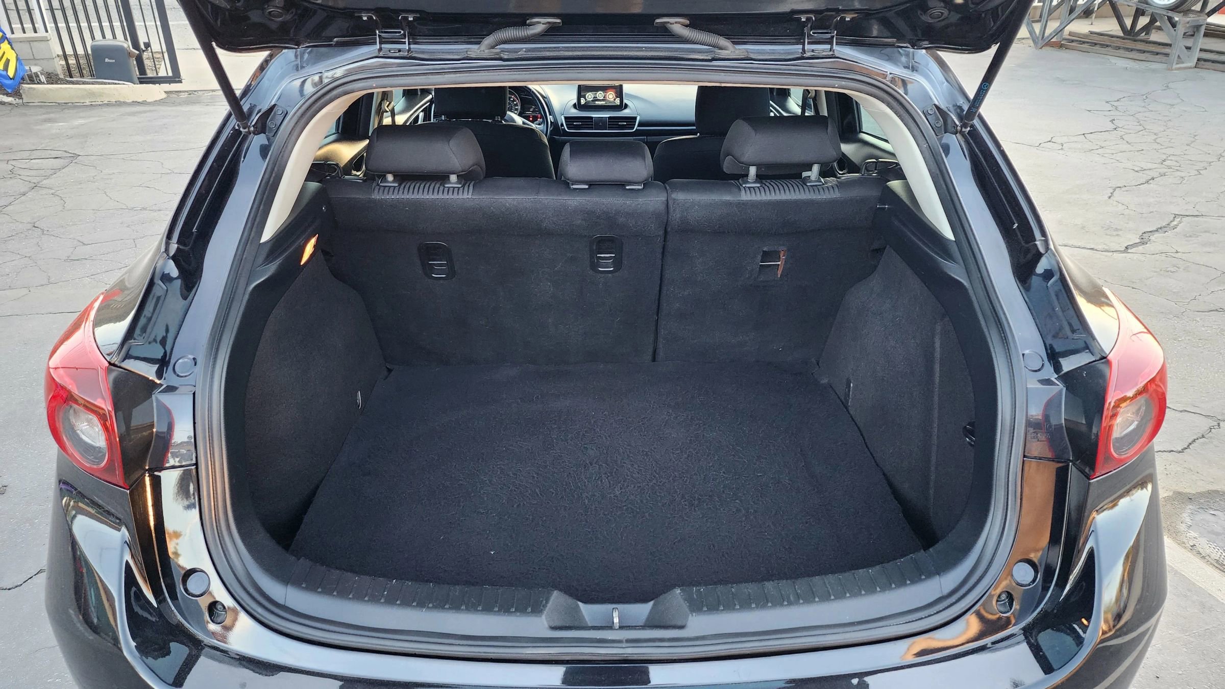 Used 2016 MAZDA MAZDA3 i Touring image 27