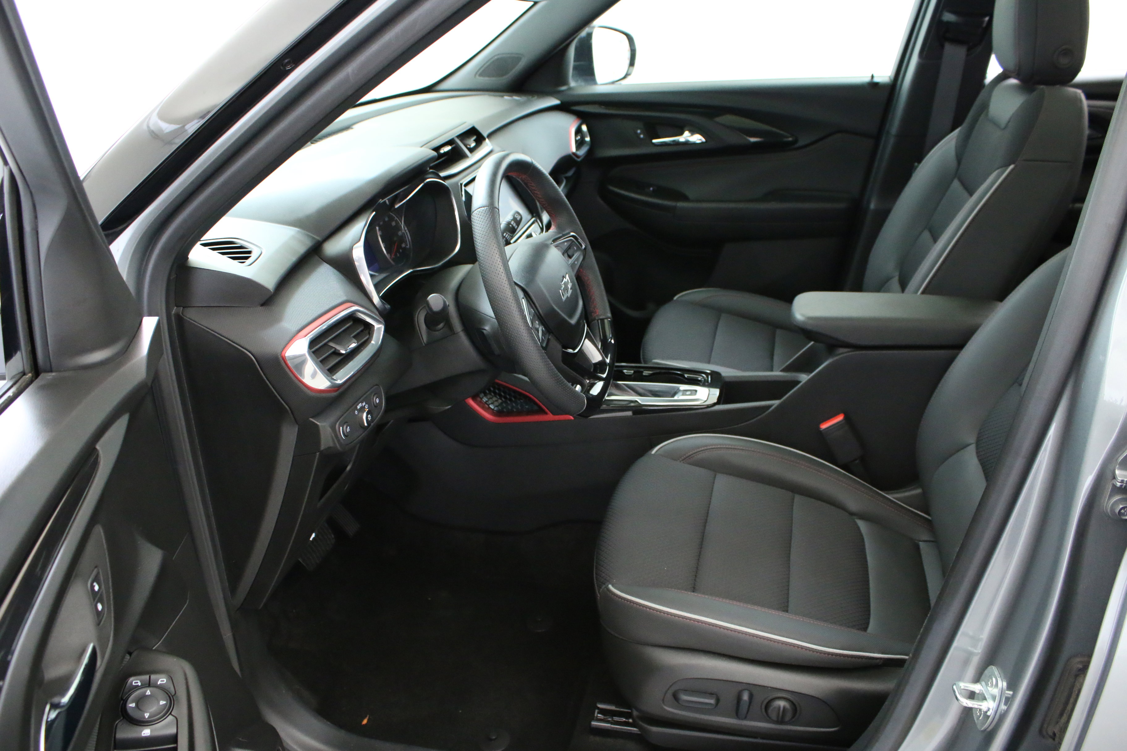 Used 2023 Chevrolet TrailBlazer RS w/ Sun and Liftgate Package image 27