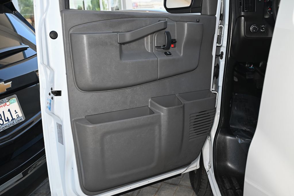 Used 2021 Chevrolet Express 2500 RWD image 18