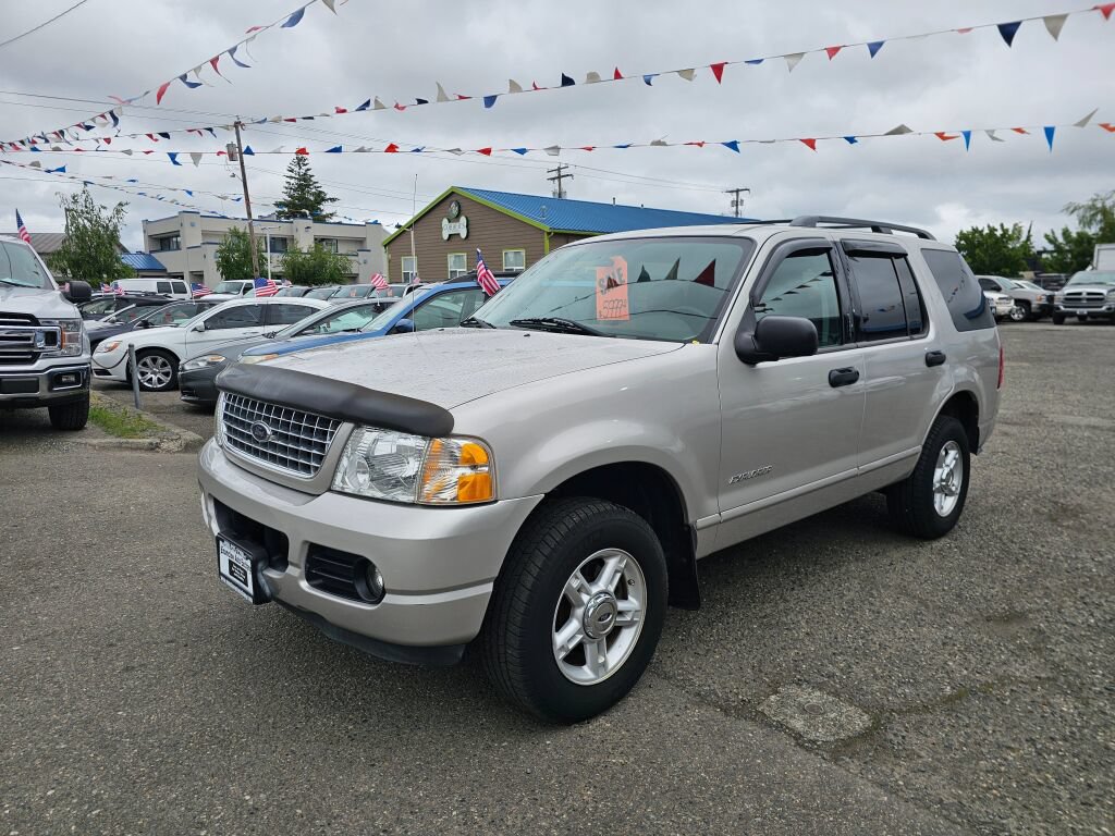 Used 2004 Ford Explorer XLT AWD/4WD image 3