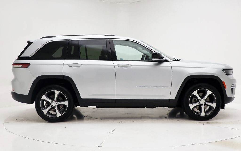 Used 2023 Jeep Grand Cherokee 4WD 4xe image 3