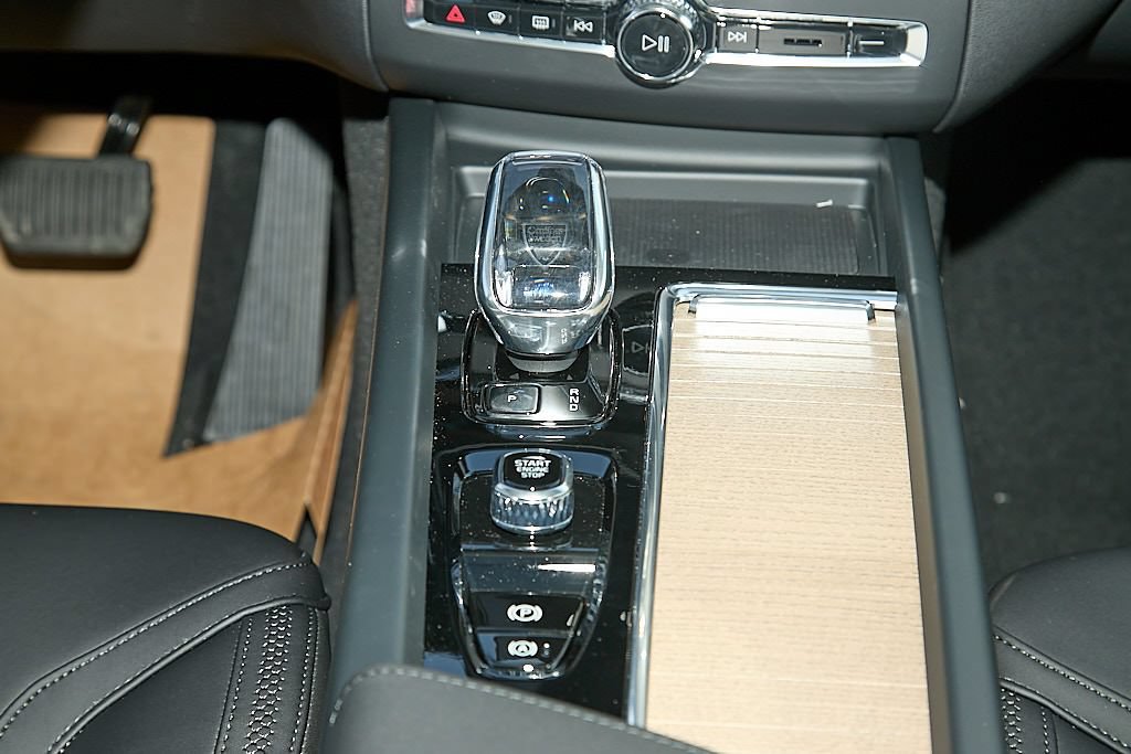 New 2026 Volvo XC60 B5 Plus w/ Climate Package AWD/4WD image 28
