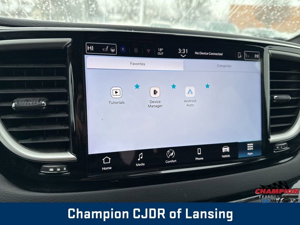 Used 2025 Chrysler Pacifica Select image 23