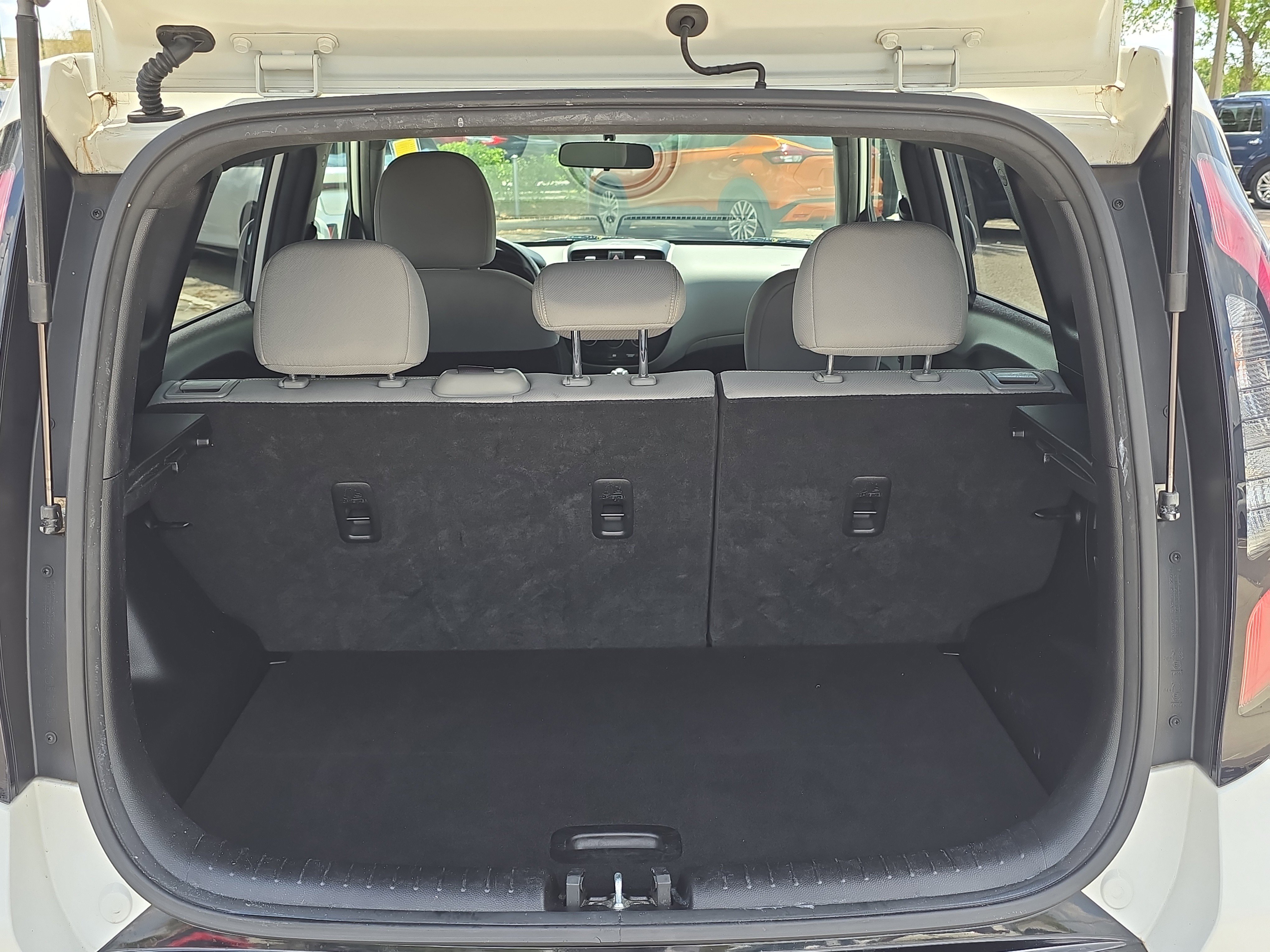 Used 2016 Kia Soul + image 10