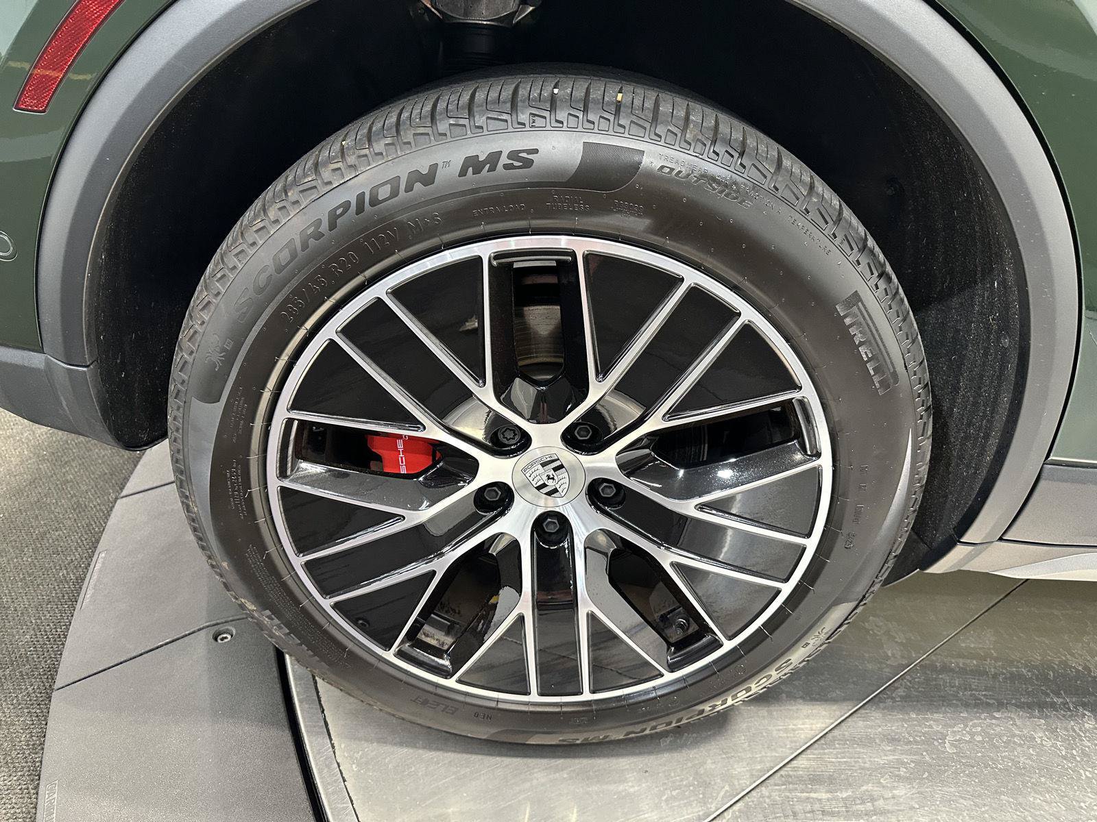 Certified 2025 Porsche Macan 4S Electric AWD/4WD image 13