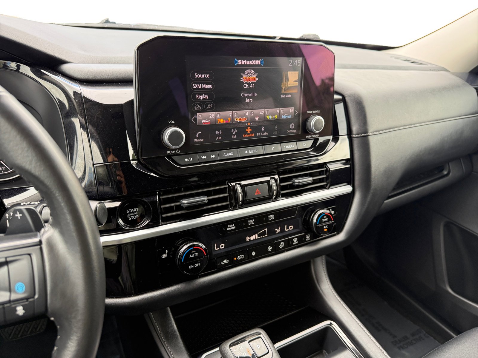 Used 2025 Nissan Pathfinder SV FWD image 12