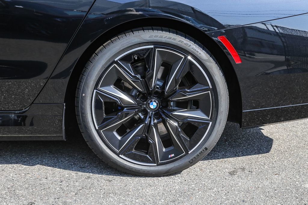 Used 2025 BMW 750e xDrive w/ Premium Package AWD/4WD image 8