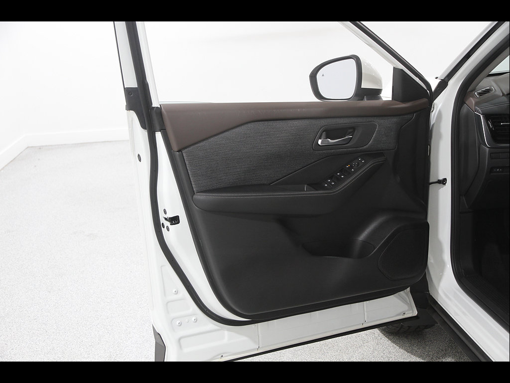 Used 2021 Nissan Rogue SV AWD/4WD image 4