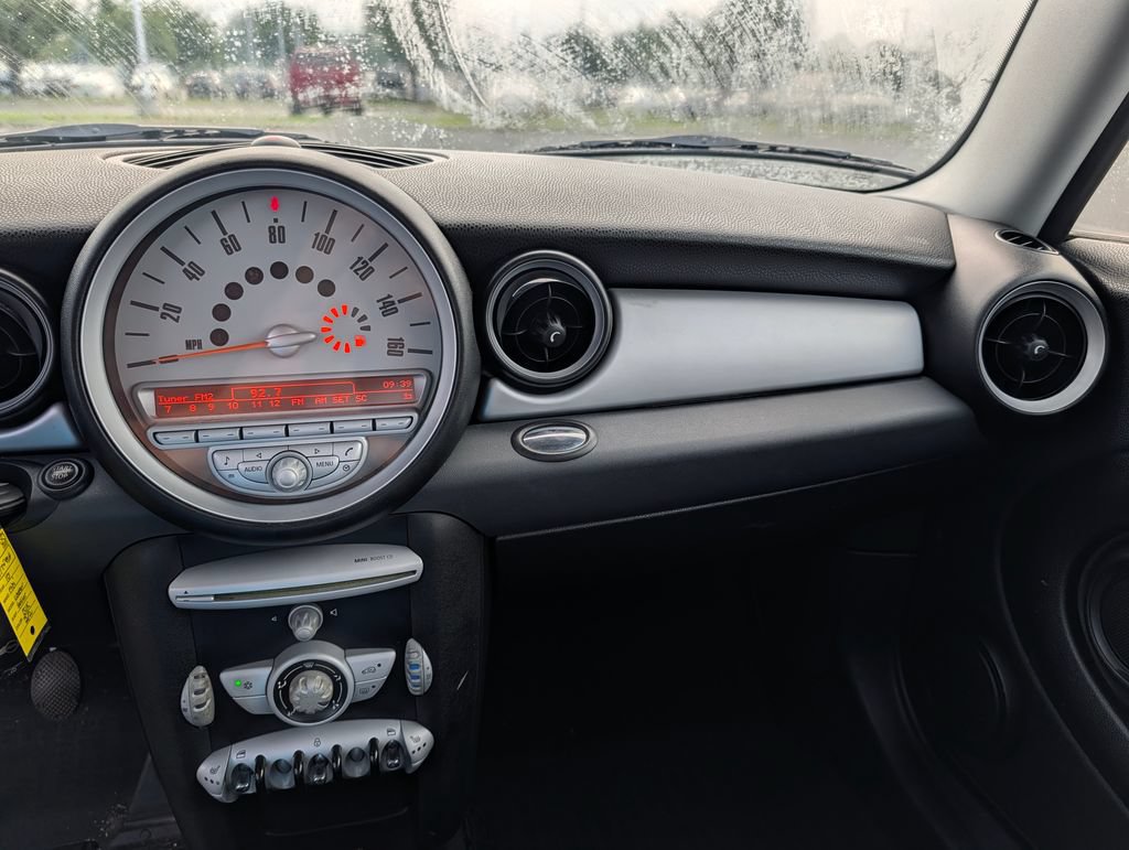 Used 2010 MINI Cooper Hardtop FWD image 3