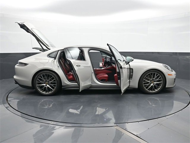 Used 2023 Porsche Panamera 4 Platinum Edition image 34