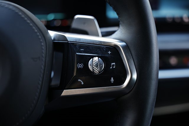 Used 2025 BMW 740i xDrive image 34