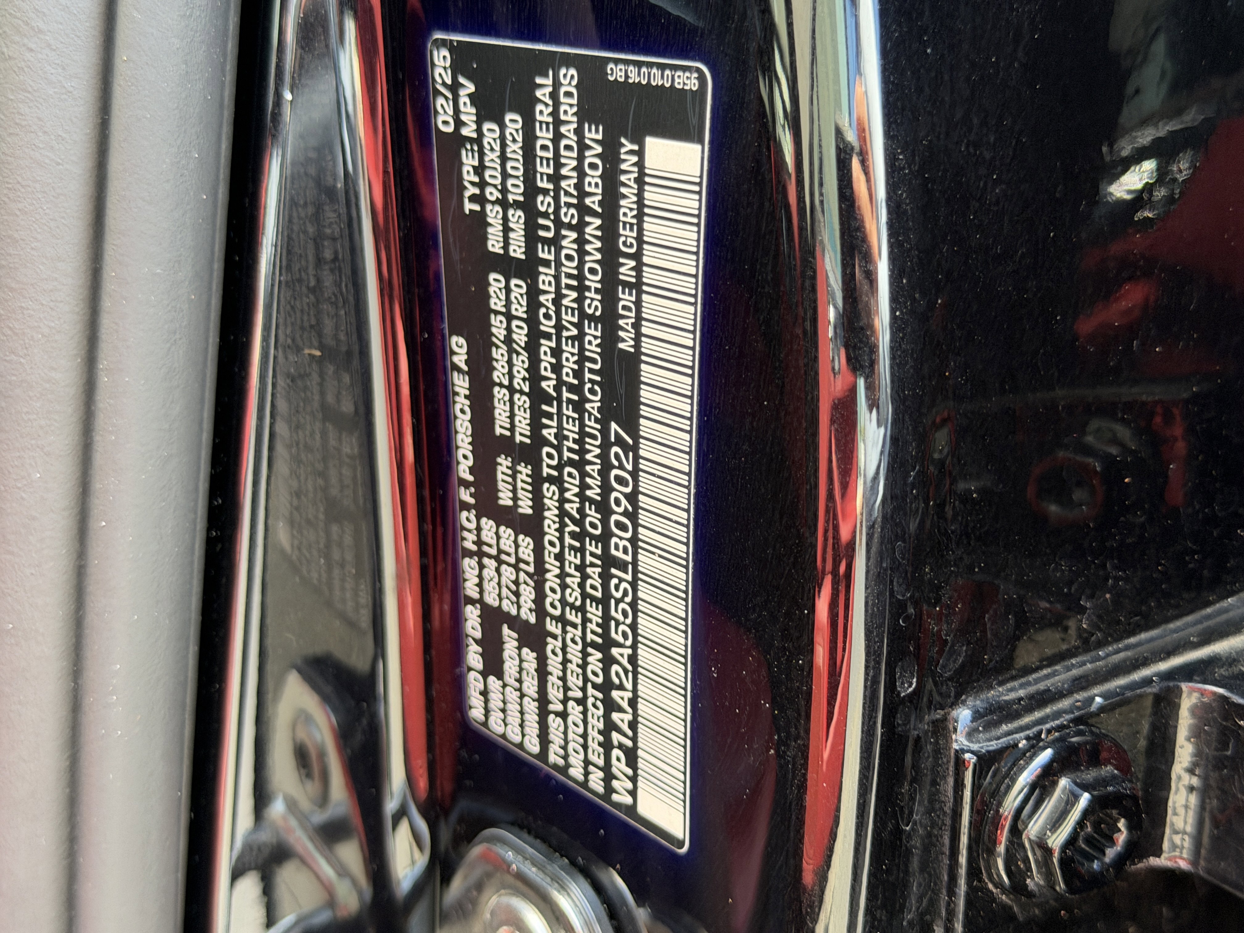 Certified 2025 Porsche Macan image 39