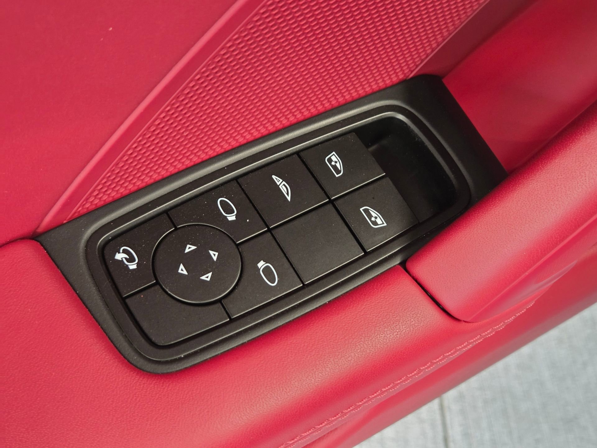 Used 2025 Porsche 911 Carrera RWD image 12