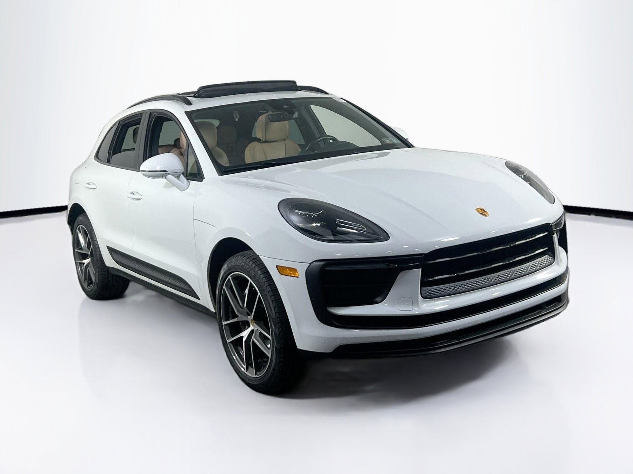 Used 2022 Porsche Macan image 3