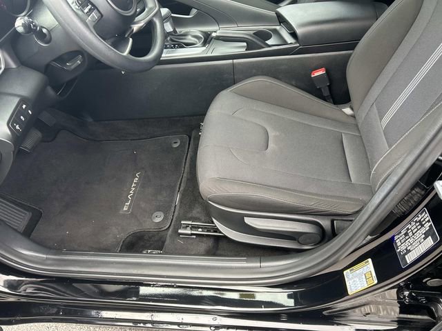 Certified 2023 Hyundai Elantra SE w/ Cargo Package image 19