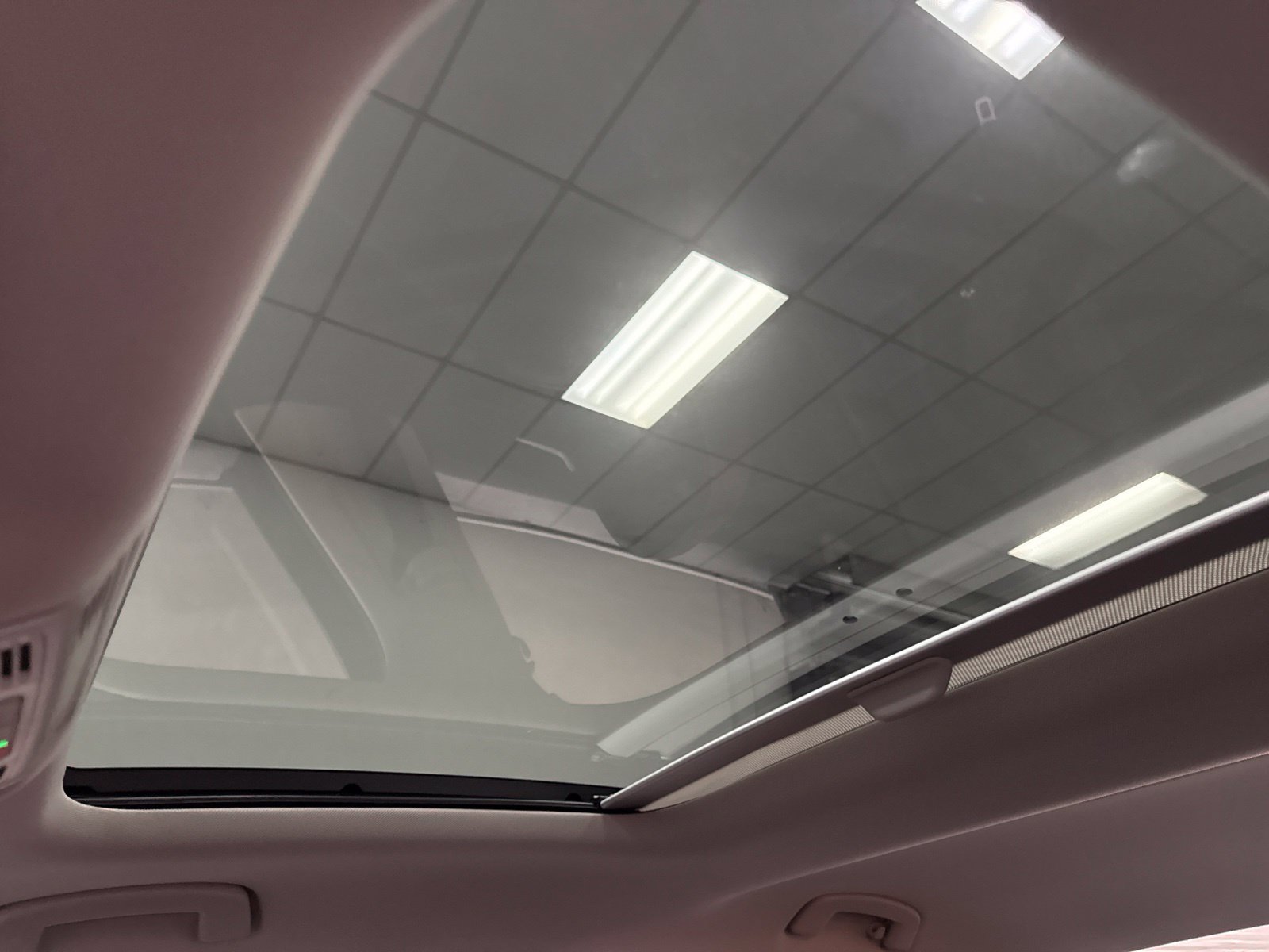 Used 2022 Volkswagen Jetta SE w/ Panoramic Sunroof Package FWD image 21