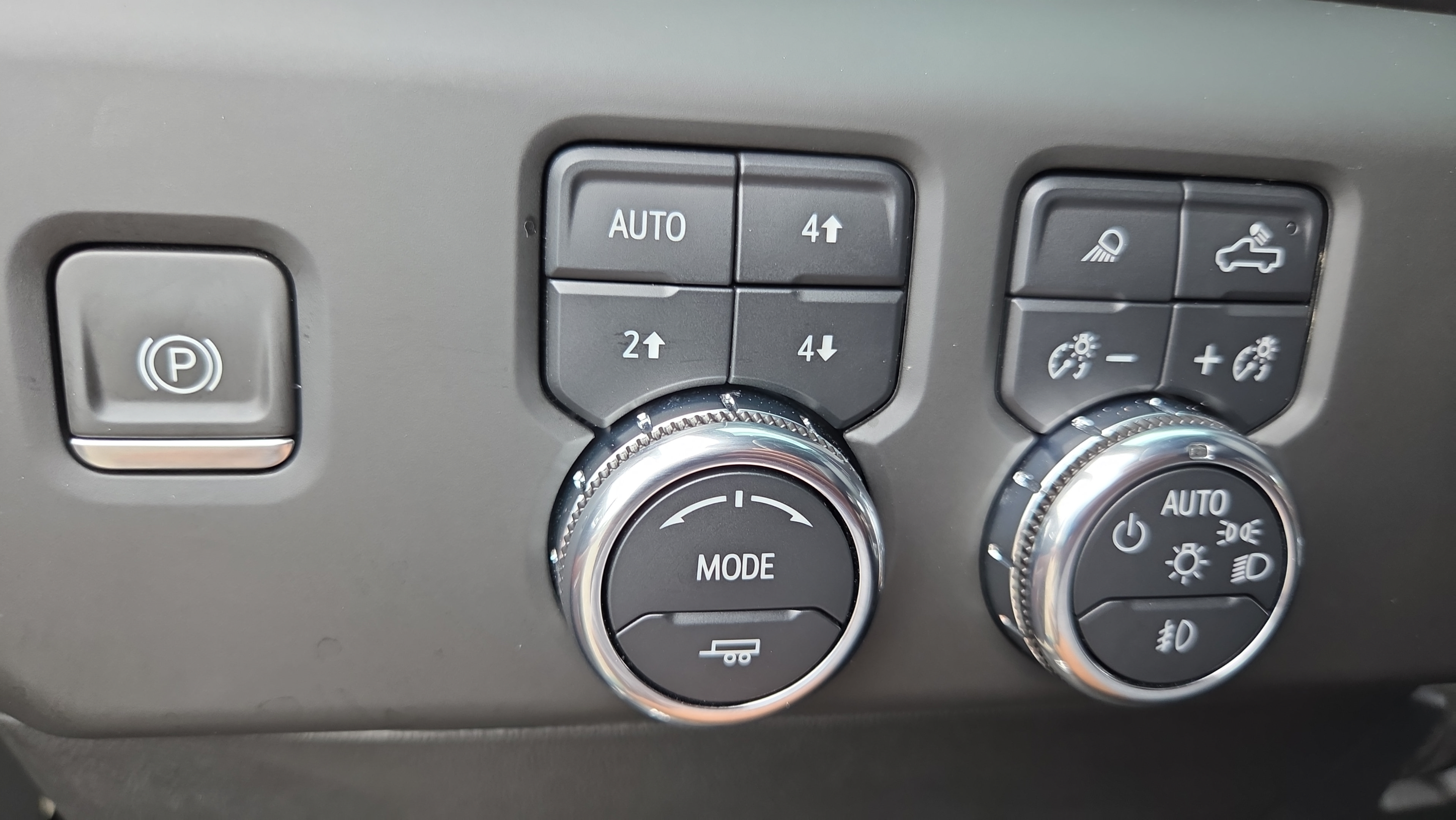 Used 2024 GMC Sierra 3500 Denali Ultimate AWD/4WD image 25