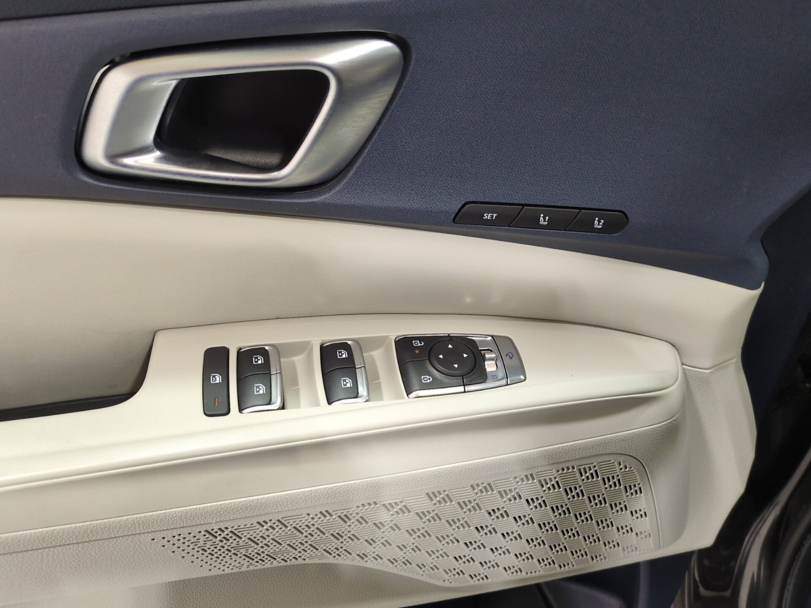 Certified 2025 Kia Carnival EX FWD image 22
