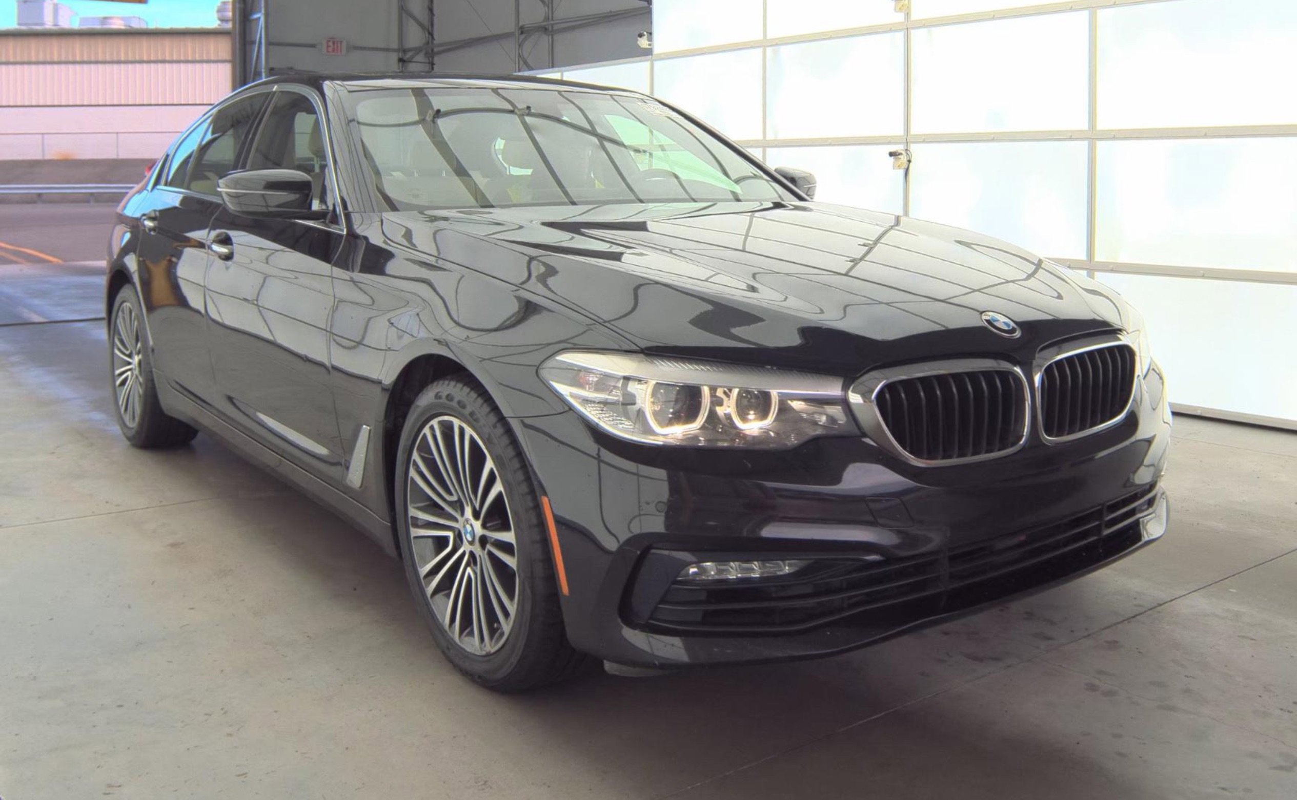 Used 2017 BMW 530i xDrive w/ Premium Package image 3