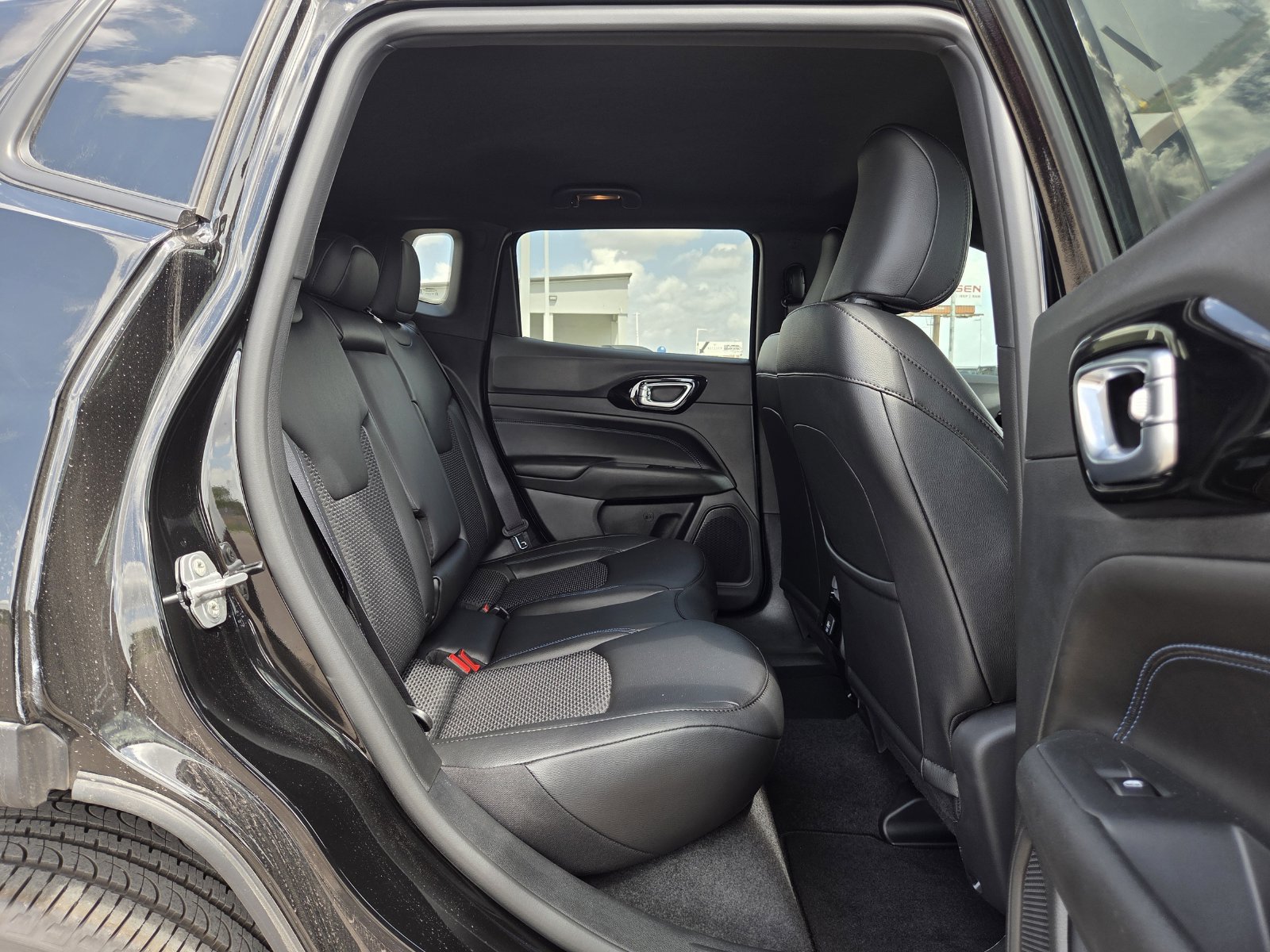 New 2026 Jeep Compass Latitude AWD/4WD image 17
